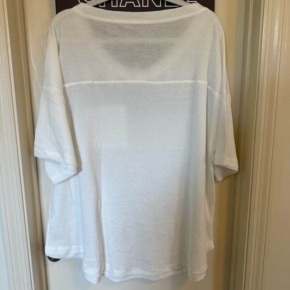 *NEW* OVERSIZED WORKOUT EVERYDAY COMFY TEE - Picture 10 of 12